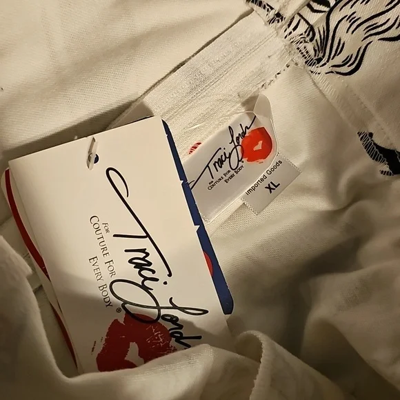 BNWT Traci Lords PUG Shorts, XL - Picture 2 of 2